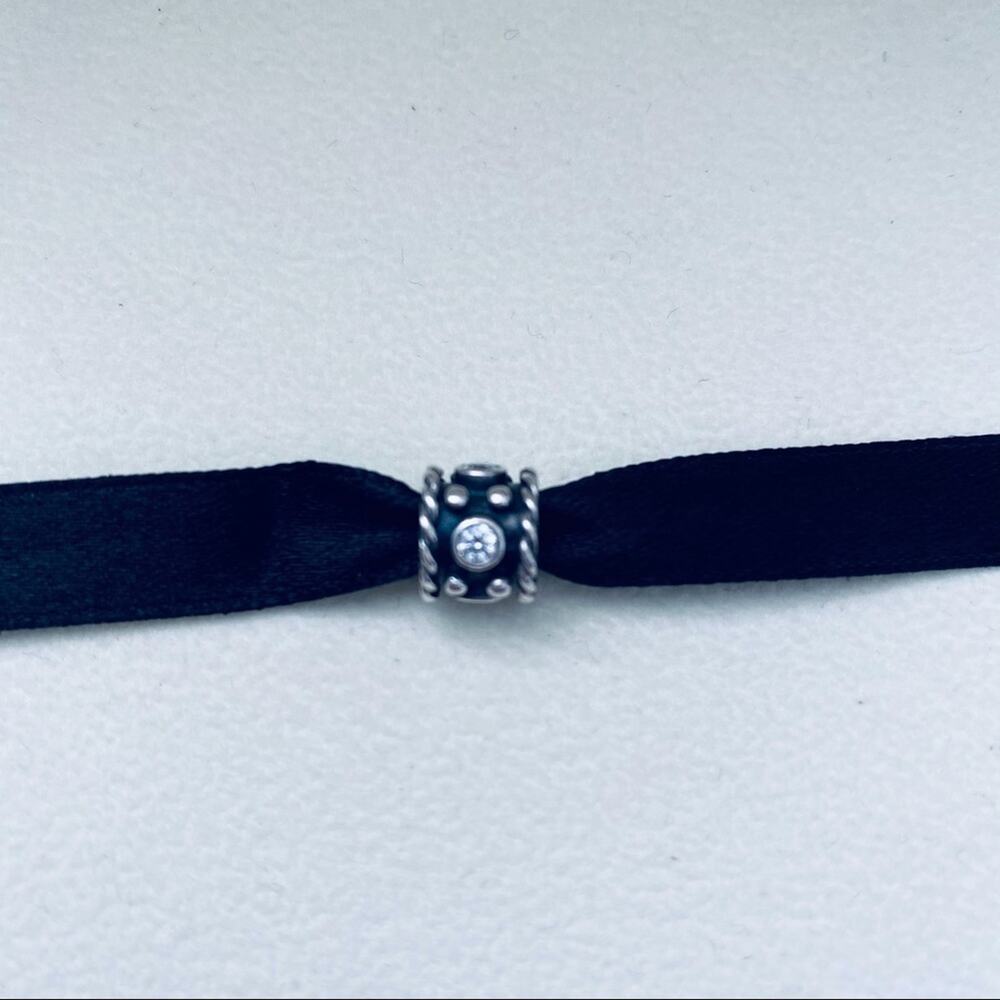 Pandora oxy crown charm (retired)